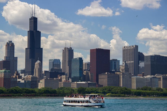 Chicago Lake and River Architecture Tour - The Chicago River stretch: where the city’s water story comes alive