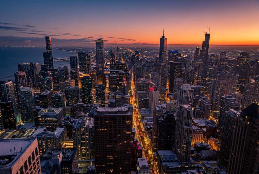 Chicago: Magnificent Mile Tour With Optional 360 Chicago - Kick Off at the Federal Building Columns and Get Your Bearings