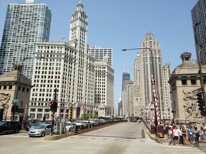 Chicago: Magnificent Mile Walking Tour - From Pine Street to Pine Street’s big makeover