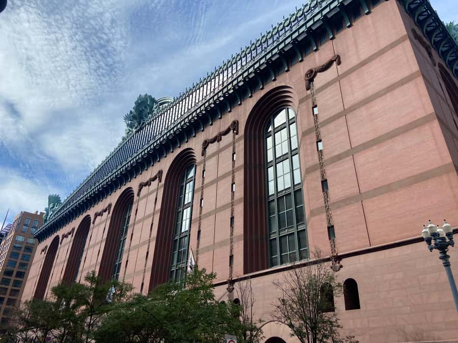 Chicago: Mobsters and Movies Walking Tour - The route: from Chase Bank and the Riverwalk to the Public Library