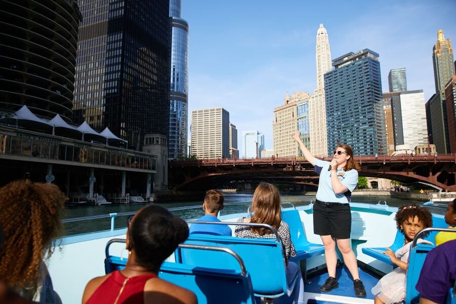 Chicago: Narrated Sightseeing River and Lake Cruise - Food and drinks: you can bring snacks, then buy drinks if you want