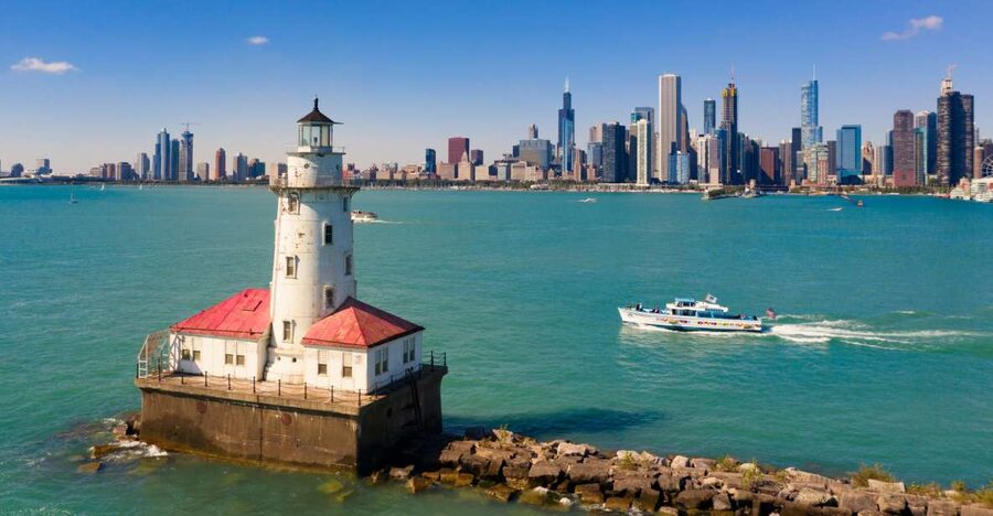 Chicago: Narrated Sightseeing River and Lake Cruise - Where to meet: Michigan Avenue and Wacker Drive, then down to the riverwalk