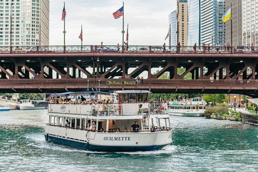 Chicago River: 1.5-Hour Guided Architecture Cruise - Deck Choice: Open-Air Views vs. Indoor Warm-Up