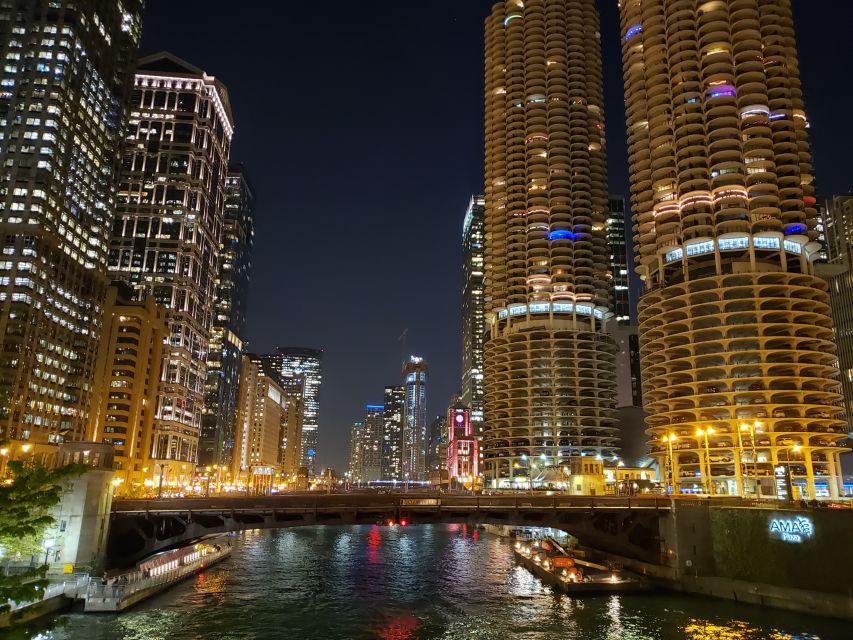 Chicago River: 1.5-Hour Guided Architecture Cruise - Photo Spots, Selfie Moments, and a Cash Bar With Real Chicago Choices