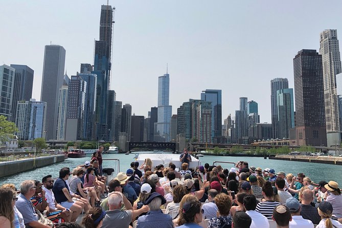 Chicago River 90-Minute Architecture Boat Tour - Why the Chicago River cruise beats street sightseeing