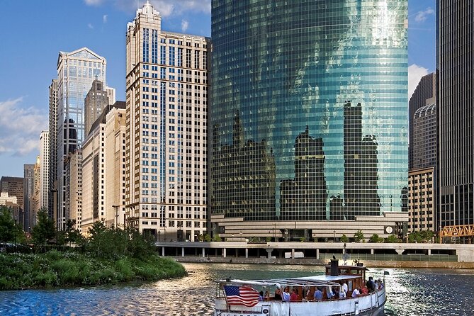 Chicago River Architecture Tour Aboard a Historic Yacht - A Historic Yacht Cruise That Turns Landmarks Into Architecture Lessons
