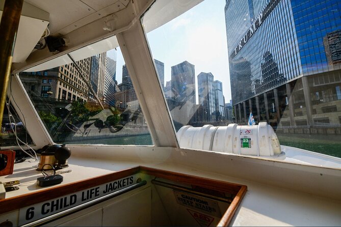 Chicago River Architecture Tour Aboard a Historic Yacht - Stop 3: Chicago Riverwalk and Bars-Plus-Backdrop People-Watching