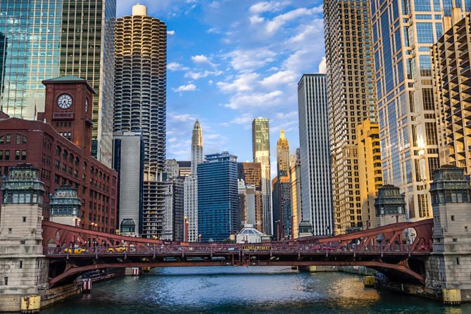 Chicago River Architecture Tour with Small Boat Upgrade Option - Boat size and the small-boat upgrade: what you gain and what you risk