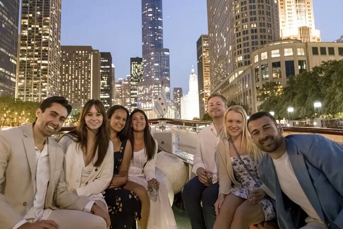 Chicago River Cocktail Cruise - A 90-Minute Chicago River View With Drinks And Design Talk