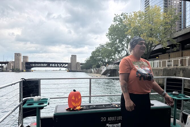 Chicago River Guided Ghost Tour - Why this Chicago River Ghost Tour hits the right note