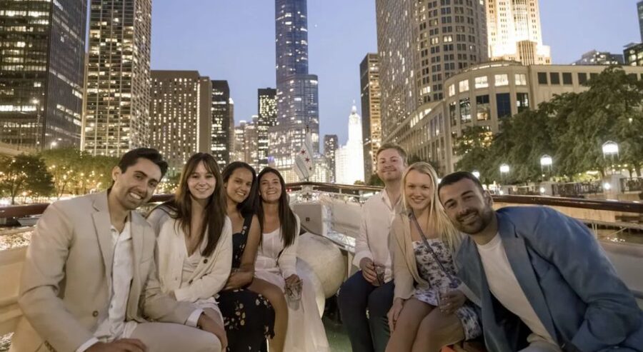 Chicago River: Guided Sunset Cocktail & Architecture Tour - Your 90-Minute Route: Sunset Light on the Chicago River