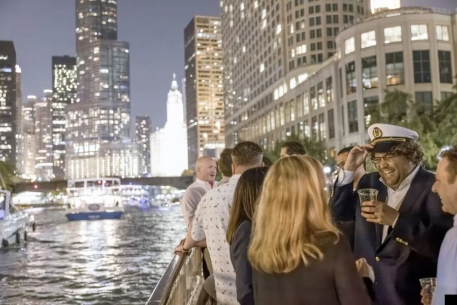 Chicago River: Guided Sunset Cocktail & Architecture Tour - Bascule Bridges and the River’s Moving Machinery