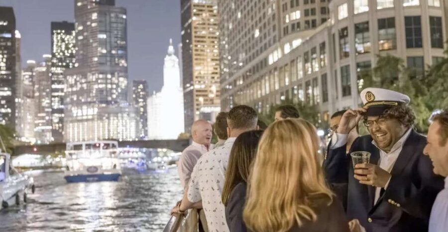 Chicago River: Guided Sunset Cocktail & Architecture Tour - Where to Sit for Sound, Views, and Photos
