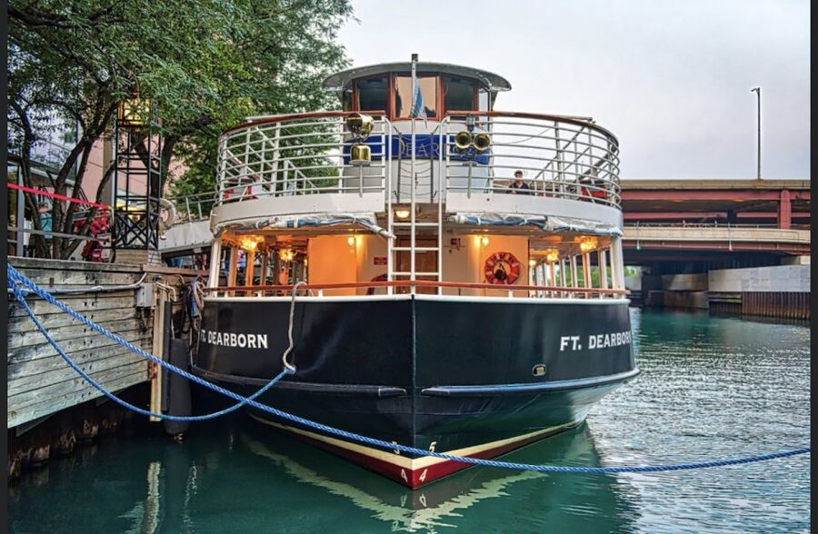 Chicago River: Guided Sunset Cocktail & Architecture Tour - Over 50 Buildings Explained by Award-Winning Docents