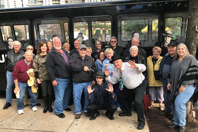 Chicago's Original Gangster Tour by Bus - The guide performance: humor with context