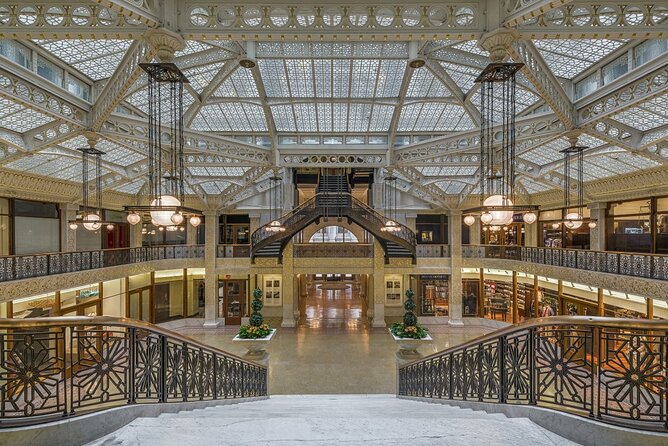 Chicago's Secret Interiors Architectural Walking Tour - Chicago Loop + Financial Canyon: where the skyline turns into a design lesson