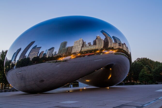 Chicago Self-Guided Audio Tour - The Art Institute of Chicago: stories behind the famous pieces
