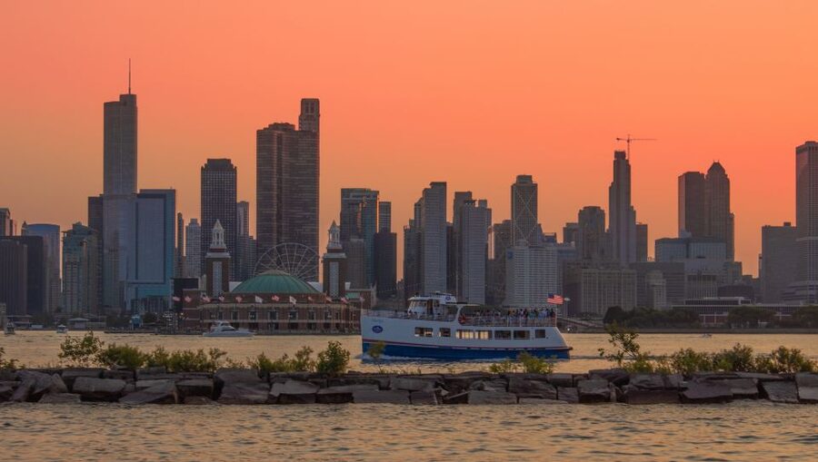Chicago: Shoreline Lake Michigan Skyline Cruise - Who this cruise suits best