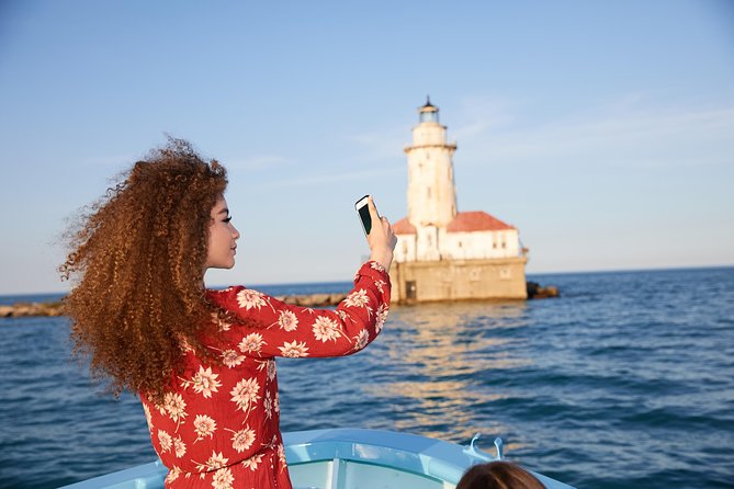 Chicago Sightseeing River and Lake Cruise - On-board guide energy: why the stories feel like the point