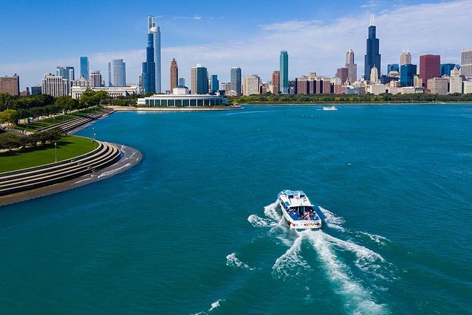 Chicago Sightseeing River and Lake Cruise - Weather reality: dress for mist, not comfort