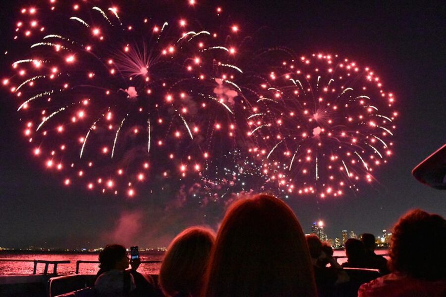 Chicago: Summer Fireworks Cruise with 3D Glasses and Music - Key takeaways before you go