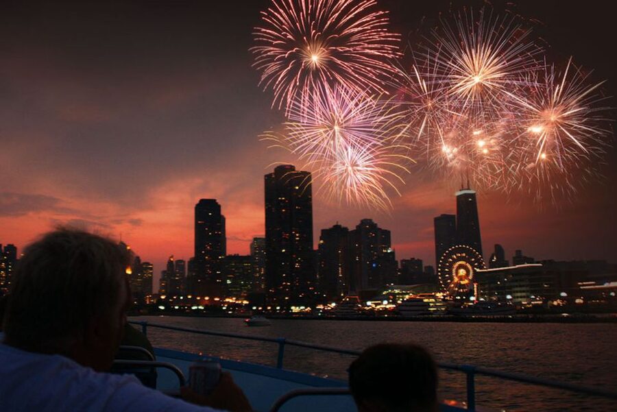 Chicago: Summer Fireworks Cruise with 3D Glasses and Music - Priority Boarding: is it worth paying for better seats?