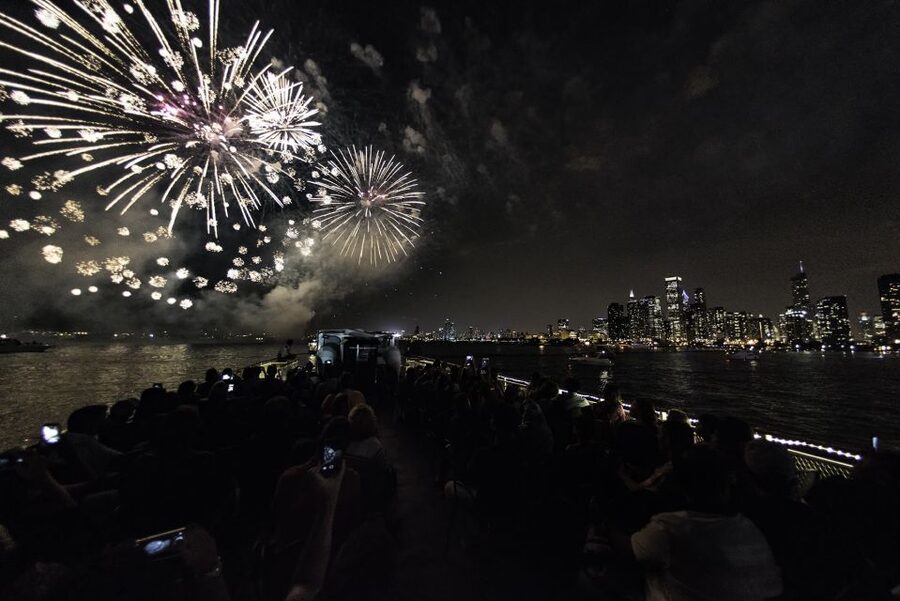 Chicago: Summer Fireworks Cruise with 3D Glasses and Music - Seating, comfort, and what rain or wind means for you
