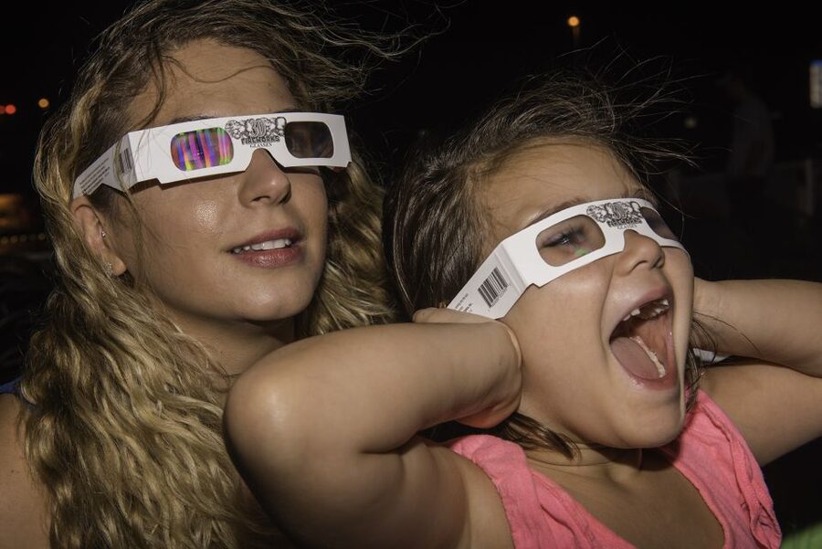 Chicago: Summer Fireworks Cruise with 3D Glasses and Music - Meeting point and boarding: where it starts (and how to avoid stress)
