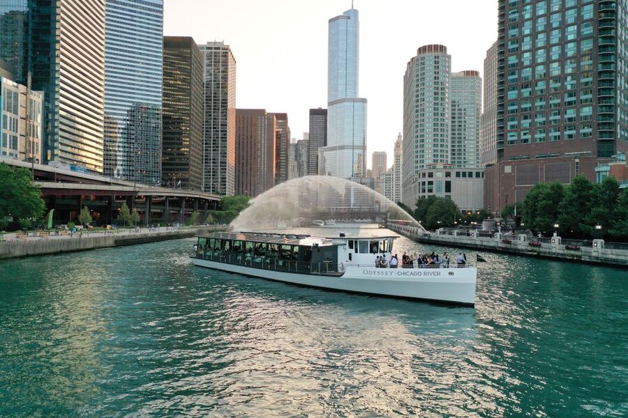 Chicago: Thanksgiving Gourmet Lunch Cruise on Chicago River - A Two-Hour Thanksgiving Cruise That Centers on the Chicago Skyline