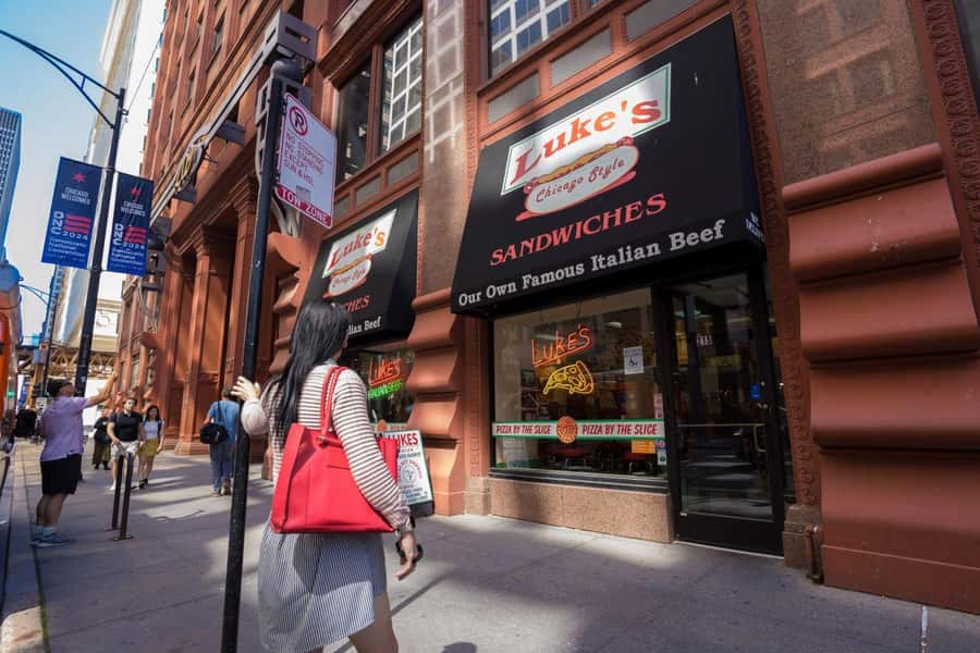 Chicago: The Ultimate Foodie Walking Tour with Tasty Stops - The finishing local treat and the go-for-dinner guidance