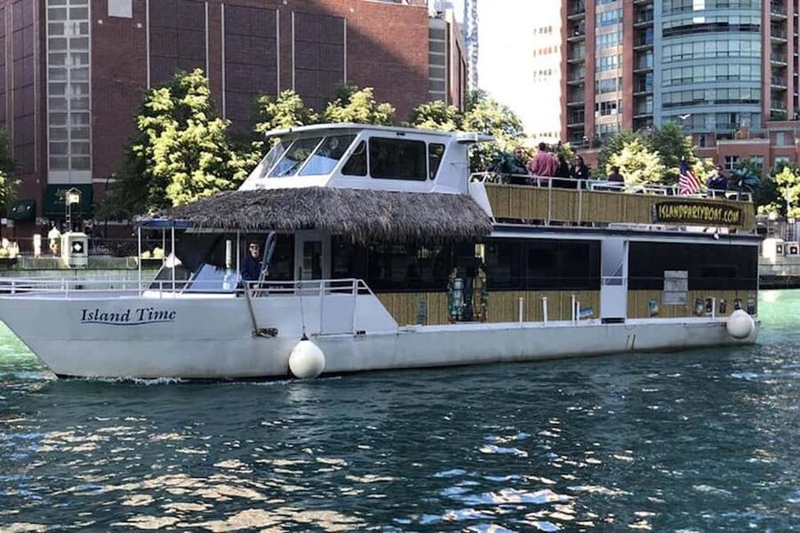 Chicago: Tiki Bar Cruise on Chicago River or Lake Michigan - The bar setup: full service cocktails, beer, wine, and how to avoid the bottleneck