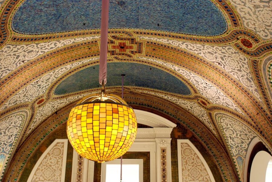 Chicago: Treasures of the Golden Age Walking Tour - Pace, shoes, and practical tips for a smooth 2-hour walk