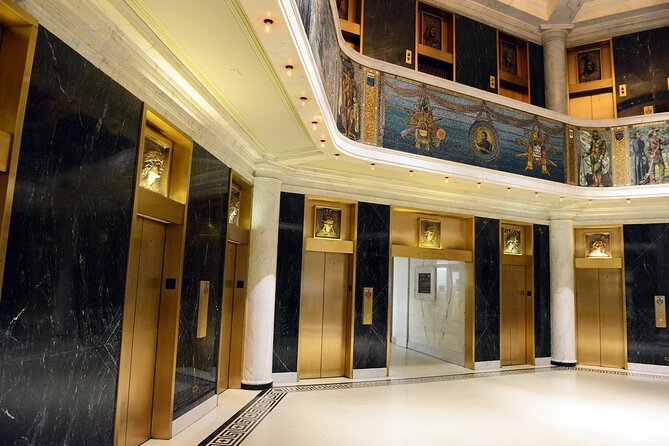 Chicago Walking Tour: Historic Skyscrapers - Practical advice: make it easy on your feet and your attention