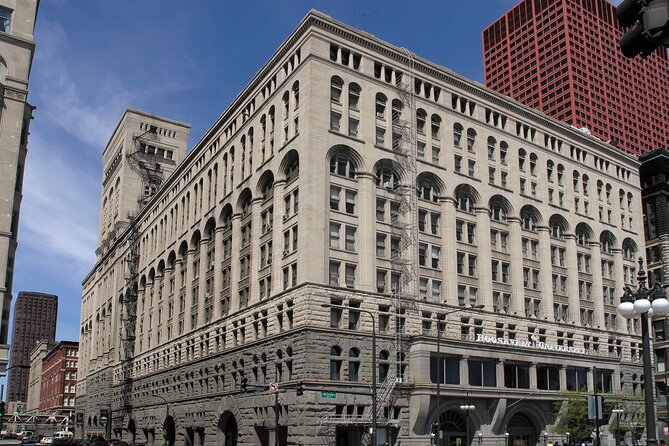 Chicago Walking Tour: Historic Skyscrapers - Price and value: $35 that includes Chicago Architecture Center entry