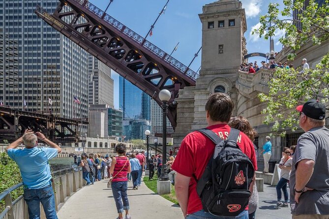 Chicago Walking Tour of Highlights with Free Bike or Kayak Rental - The free bike or kayak rental: how to make it feel like a two-for-one day