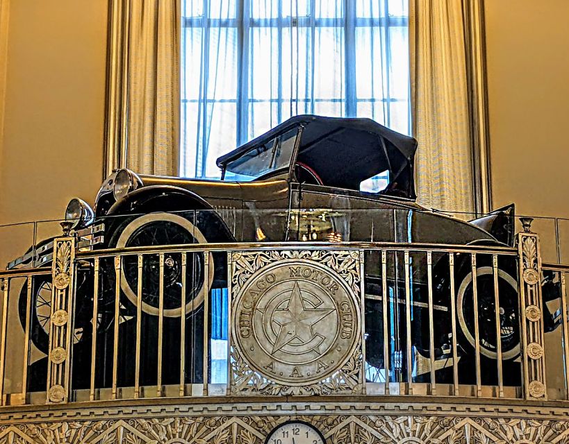 Chicago Walking Tour: See Inside Art Deco Masterpieces - Loop Buildings and Near-the-River Stops: What You’ll Notice Up Close