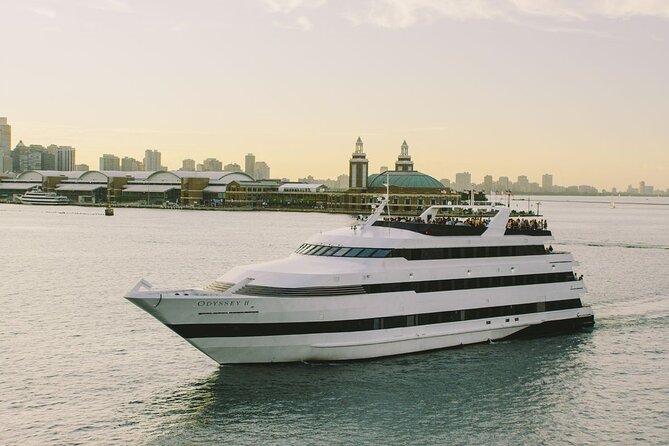 City Cruises: Chicago Fireworks Premier Dinner Cruise - Fireworks on Wednesdays, Saturdays, and select dates: how to choose your viewing spot