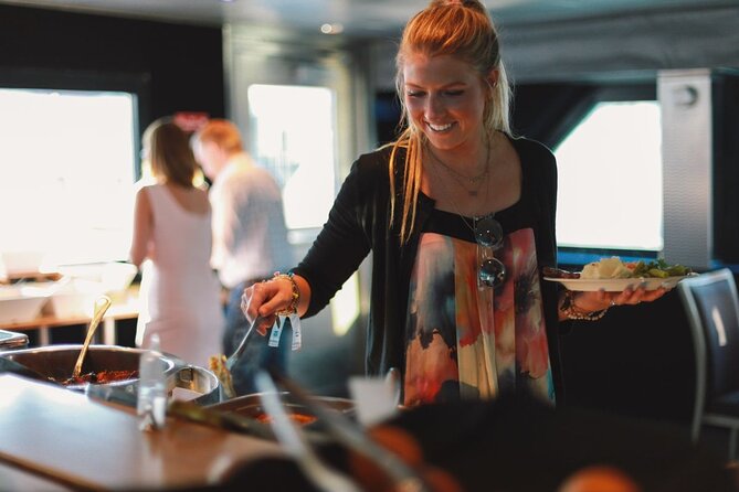 City Cruises Chicago: Fireworks Signature Dinner Cruise - Fireworks from the water: why the view is the main event