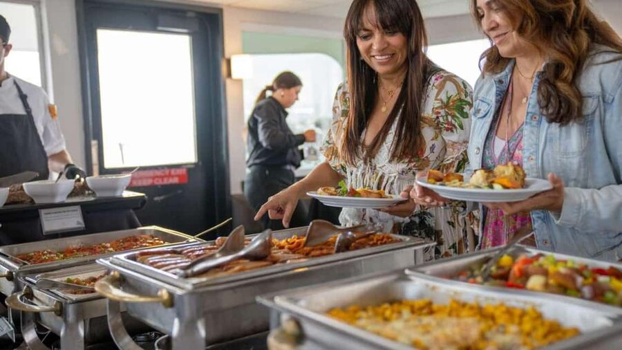 City Cruises Chicago: Lake Michigan Fireworks Dinner Cruise - The 3-Hour Ride: How the Timing Feels Onboard
