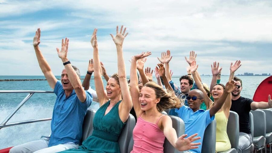 City Cruises Chicago: Seadog Lakefront Speedboat Ride - Getting ready: open-air means real wind and real wet