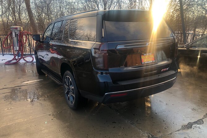 Curbside SUV Transfer from ORD to Downtown Chicago - Comfort on the Drive: SUVs, luggage limits, and kid-seat reality