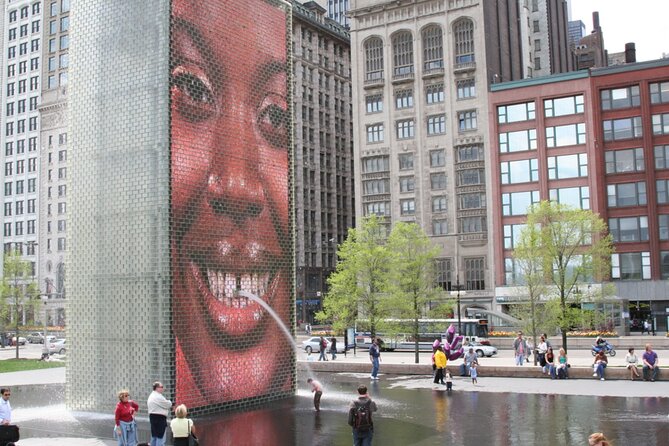 Eastside Chicago The Heist Exploration Game and Tour - Cloud Gate: a reflective sculpture that turns the skyline into the artwork