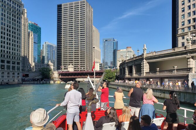Historical and Architectural Chicago Fireboat River & Lake Cruise - Onboard Comfort That Actually Helps: Seating, Warmth, and Bathrooms