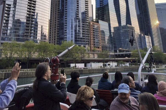 Historical and Architectural Chicago Fireboat River & Lake Cruise - Snacks, Drinks, and the 21+ Alcohol Rule