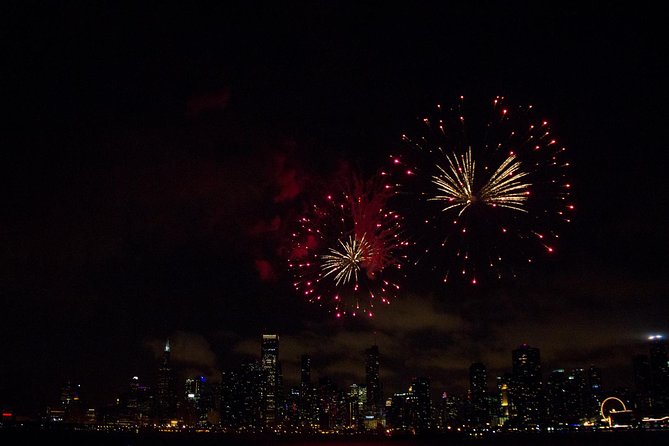 Lake Michigan Fireworks Cruise in Chicago - On-board comfort: restrooms, cash bar, and the sound check question