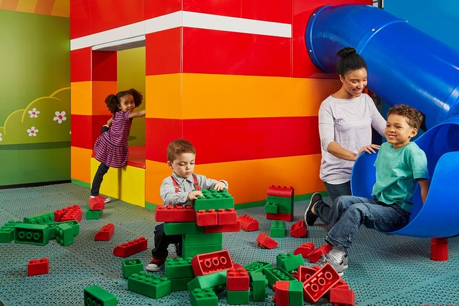 LEGOLAND Discovery Center Chicago Admission Ticket - Play zones and building time: LEGO Jungle Expedition and Pirate Adventure Island