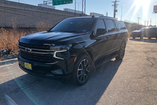 Meet and Greet Private SUV Transfer from ORD to Downtown Chicago - SUV vs Sedan: Choosing the Right Vehicle for Your Luggage