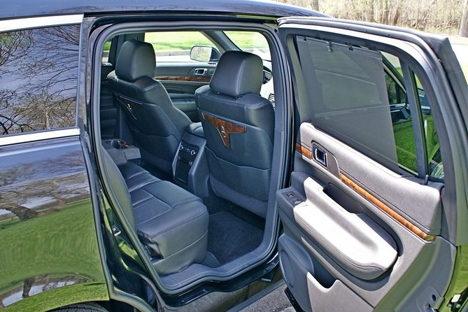 O'Hare Airport Transfer to Chicago by Luxury Sedan - Inside Meet - Small Tips That Make Pickup Go Faster
