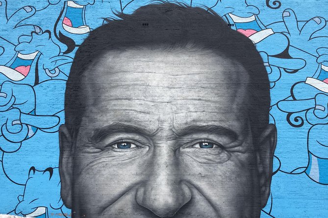 Offbeat Street Art Tour of Chicago: Urban Graffiti, Art, and Murals - Finding the start: The Goddess and Grocer in Bucktown