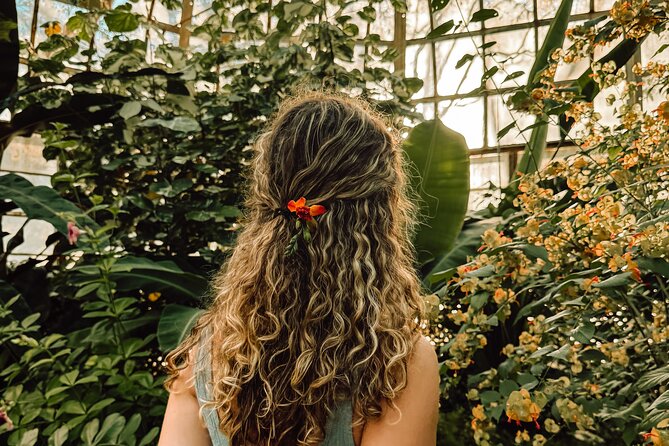 Photo Shoot in Chicago’s Urban Jungle Garden - Should You Book This Chicago Jungle Garden Photoshoot?